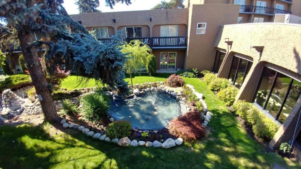 Riviera Village Green Hotel Complex Vernon Extérieur photo